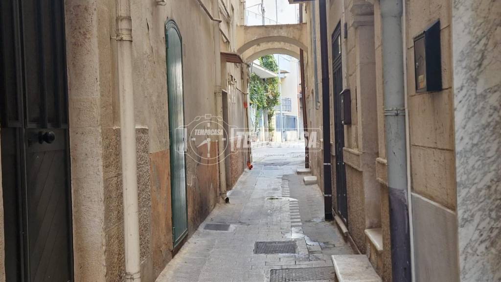 locale commerciale in vendita a Capurso