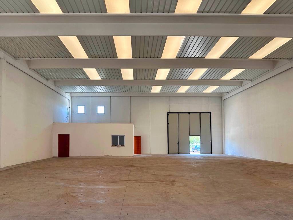 locale commerciale in vendita a Capurso