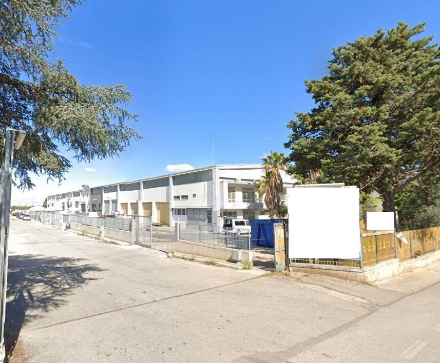locale commerciale in vendita a Capurso
