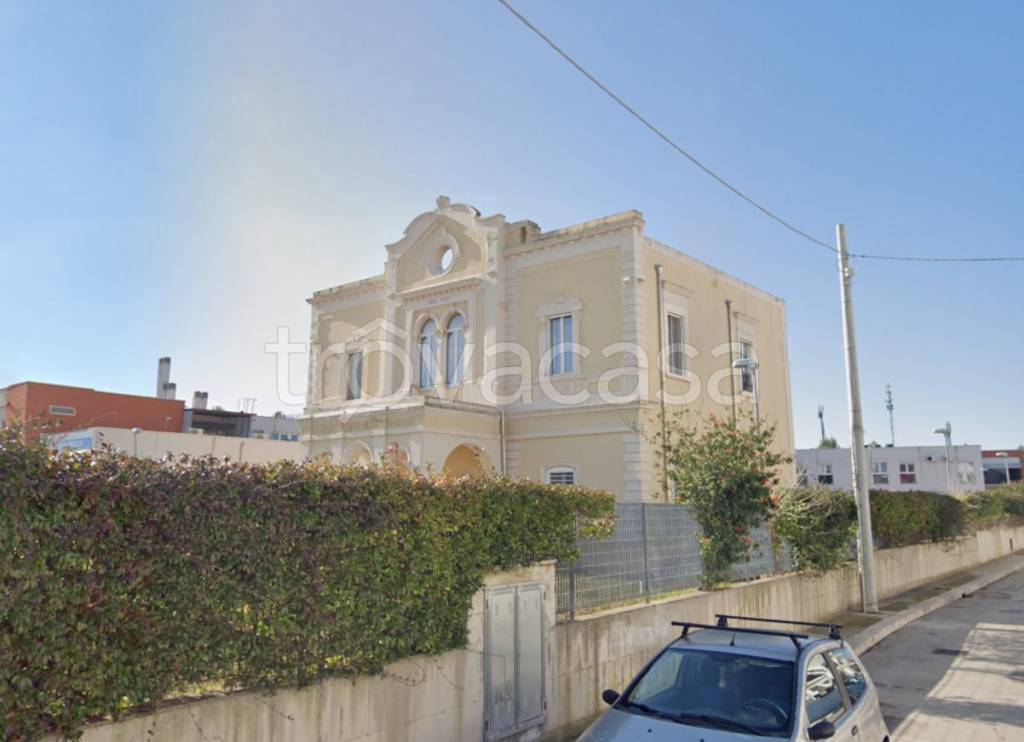 locale commerciale in vendita a Capurso