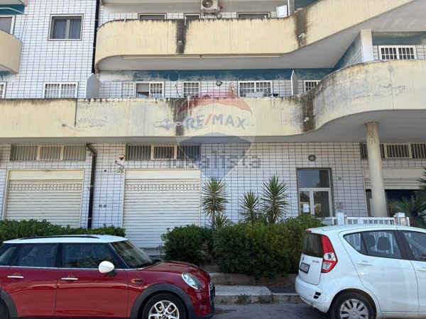 locale commerciale in vendita a Capurso