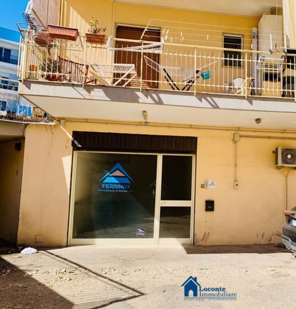 locale commerciale in vendita a Capurso