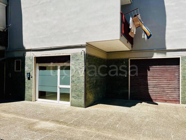 locale commerciale in vendita a Capurso
