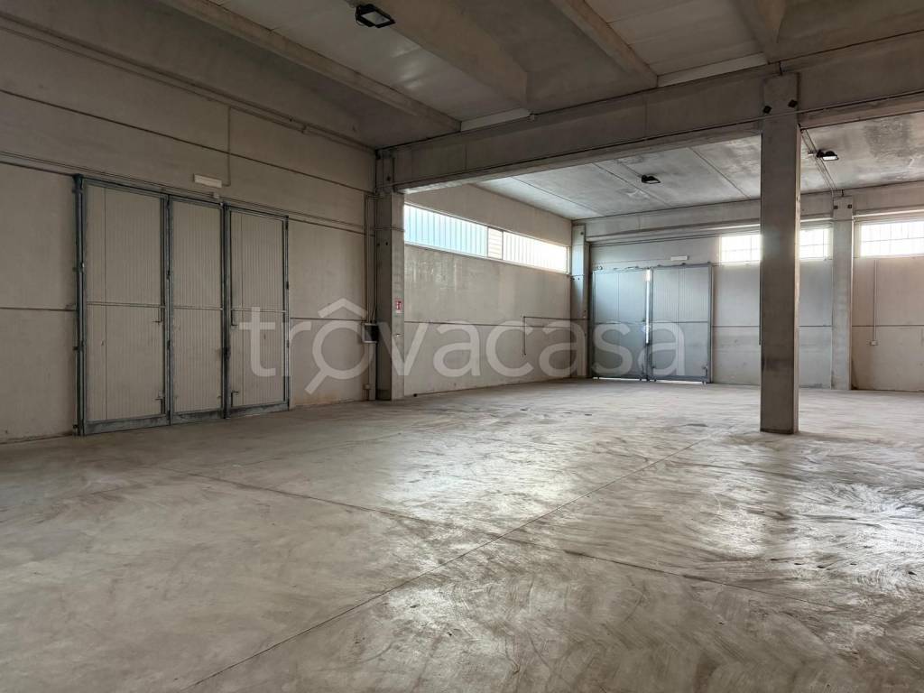 locale commerciale in vendita a Capurso