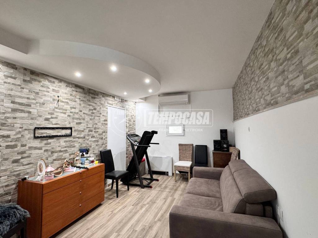 locale commerciale in vendita a Capurso