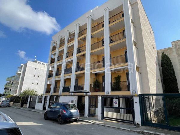 locale commerciale in vendita a Capurso