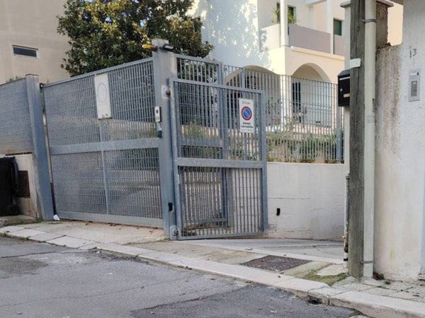 locale commerciale in vendita a Capurso