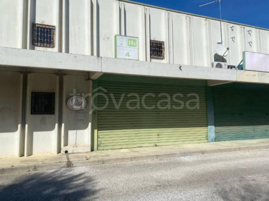 locale commerciale in vendita a Casamassima