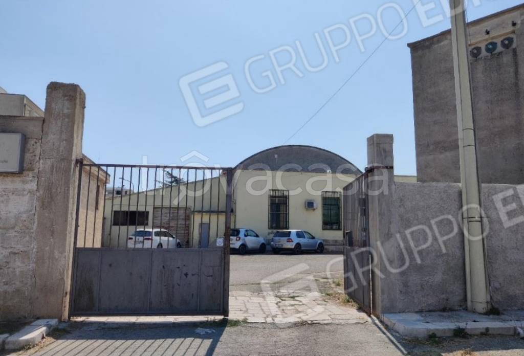 locale commerciale in vendita a Casamassima
