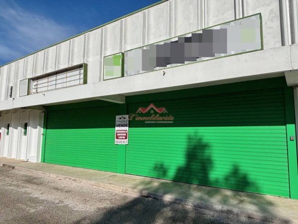 locale commerciale in vendita a Casamassima