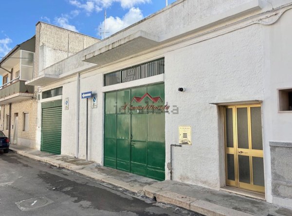 locale di sgombero in vendita a Casamassima