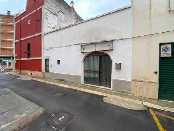 locale commerciale in vendita a Casamassima