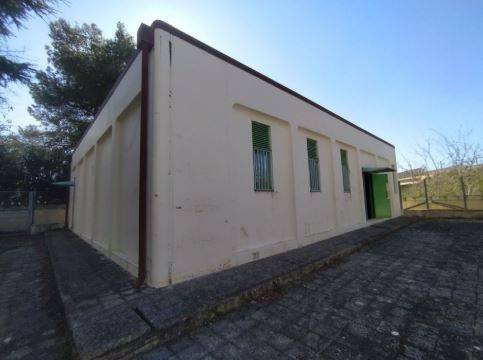 locale commerciale in vendita a Casamassima