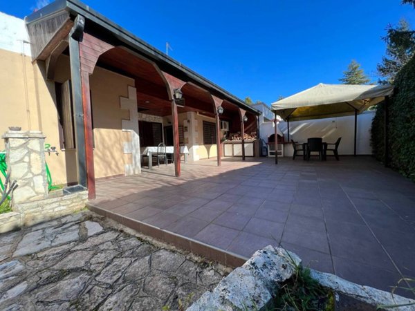casa indipendente in vendita a Cassano delle Murge