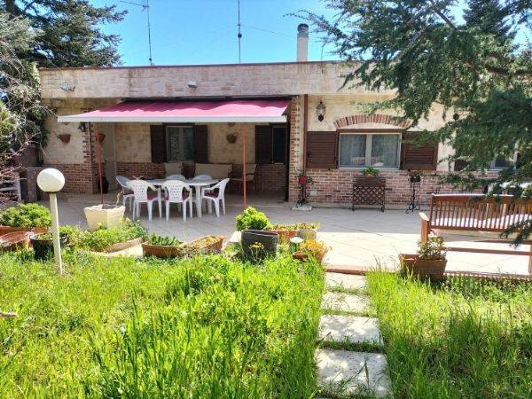 casa indipendente in vendita a Cassano delle Murge