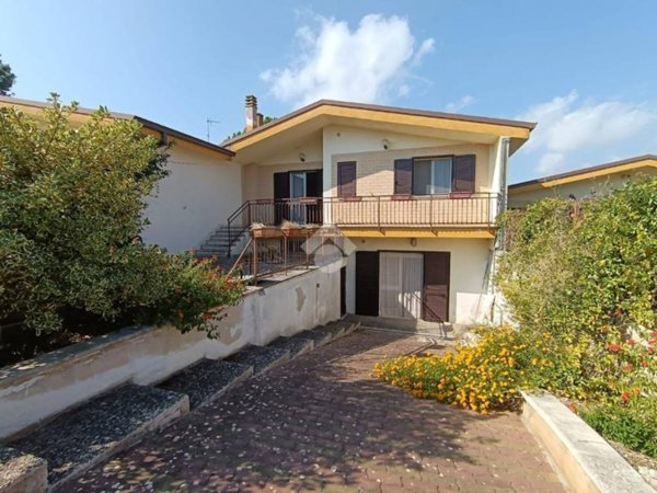 casa indipendente in vendita a Cassano delle Murge