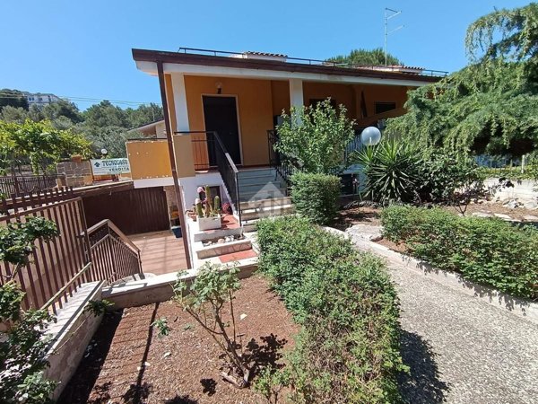 casa indipendente in vendita a Cassano delle Murge