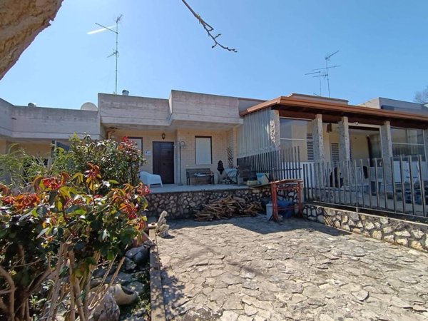 casa indipendente in vendita a Cassano delle Murge