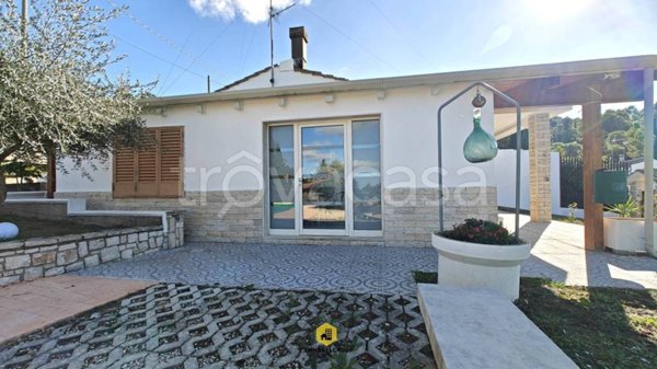 casa indipendente in vendita a Cassano delle Murge