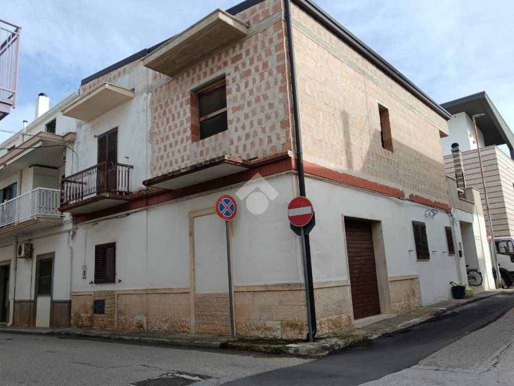 casa indipendente in vendita a Cassano delle Murge