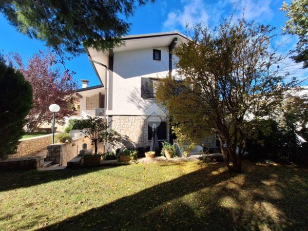 casa indipendente in vendita a Cassano delle Murge