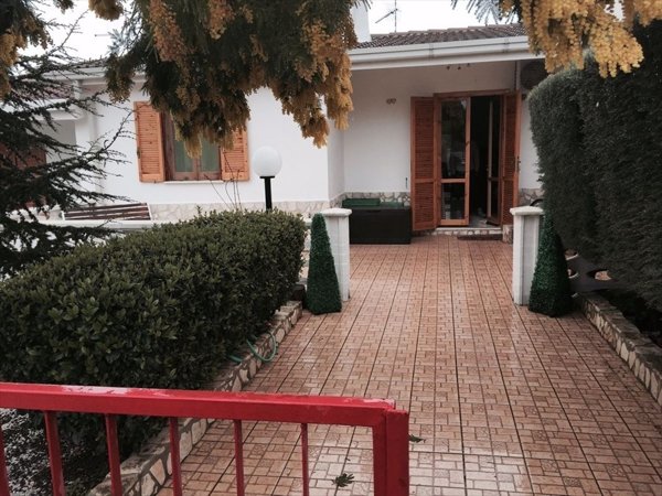 casa indipendente in vendita a Cassano delle Murge