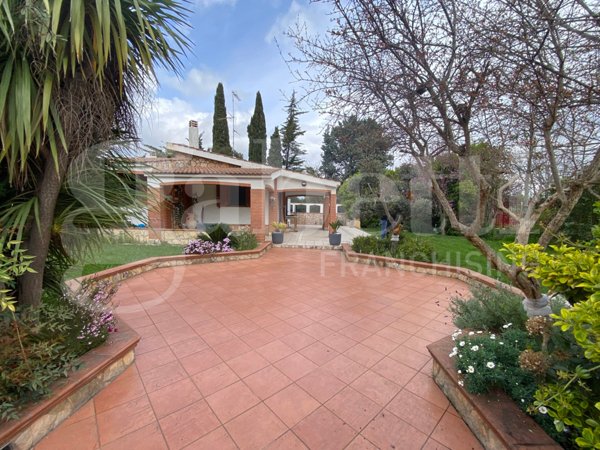 casa indipendente in vendita a Cassano delle Murge