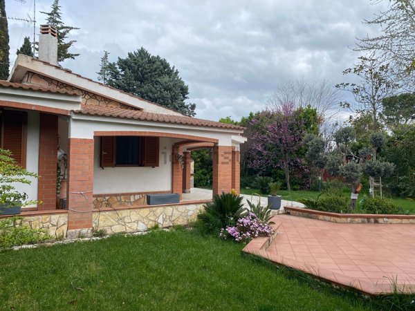 casa indipendente in vendita a Cassano delle Murge