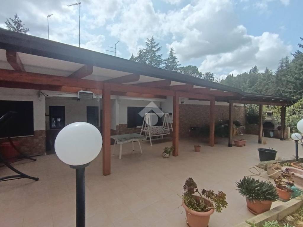 casa indipendente in vendita a Cassano delle Murge