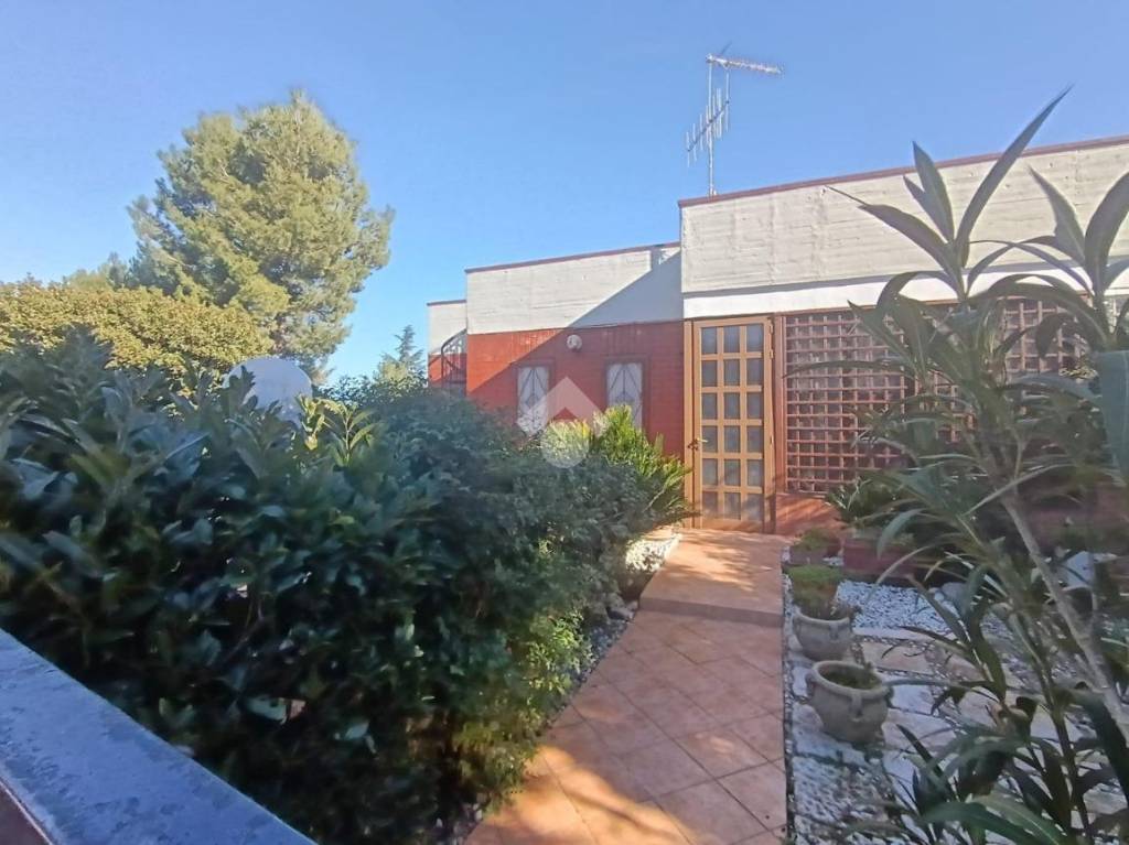casa indipendente in vendita a Cassano delle Murge