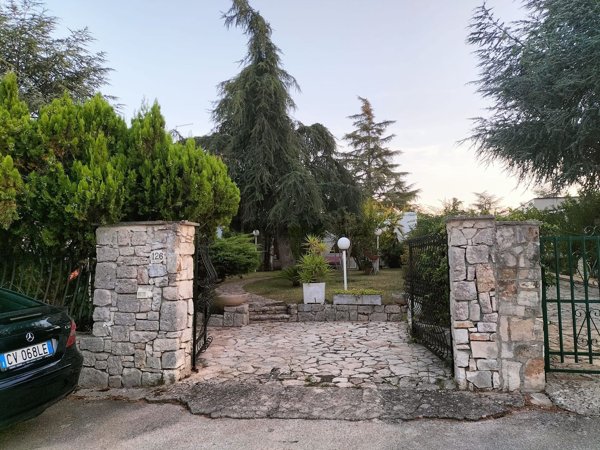 casa indipendente in vendita a Cassano delle Murge