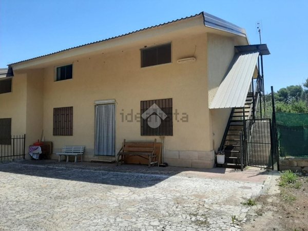 casa indipendente in vendita a Cassano delle Murge