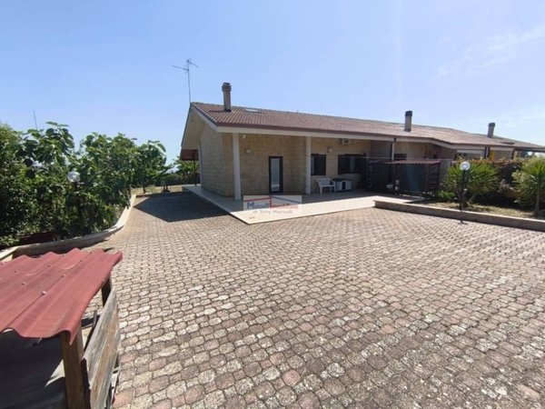 casa indipendente in vendita a Cassano delle Murge