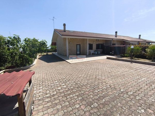 casa indipendente in vendita a Cassano delle Murge
