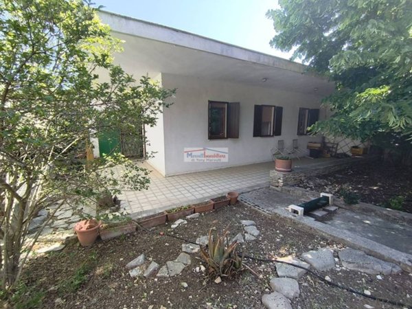 casa indipendente in vendita a Cassano delle Murge