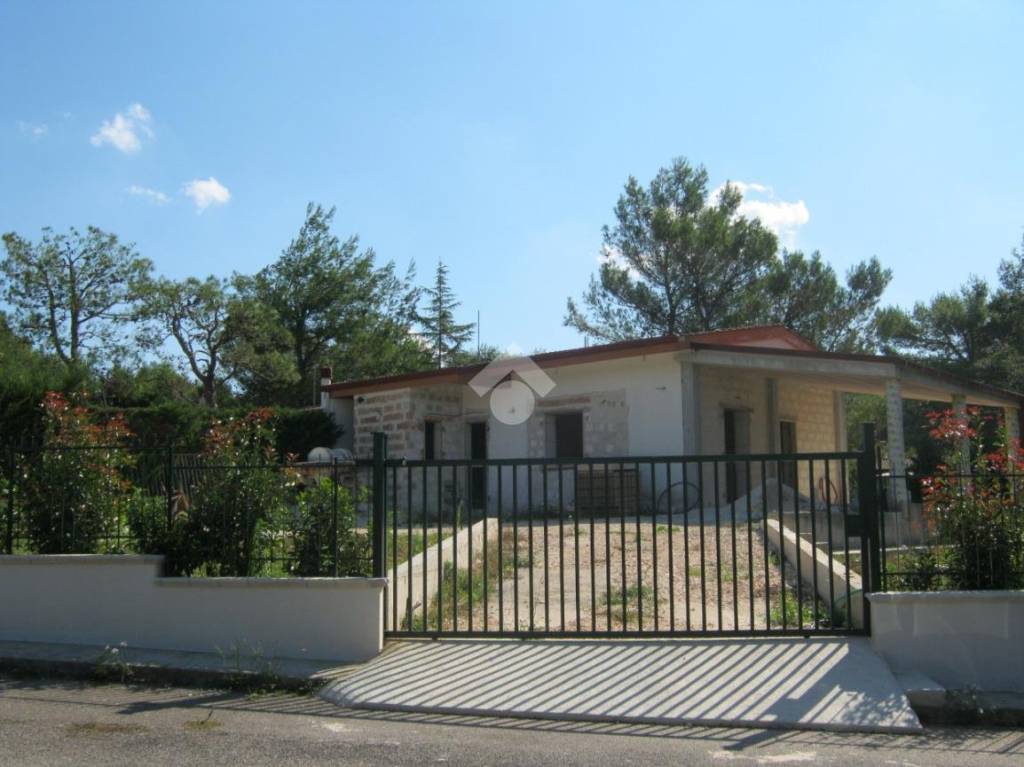 casa indipendente in vendita a Cassano delle Murge