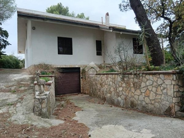 casa indipendente in vendita a Cassano delle Murge