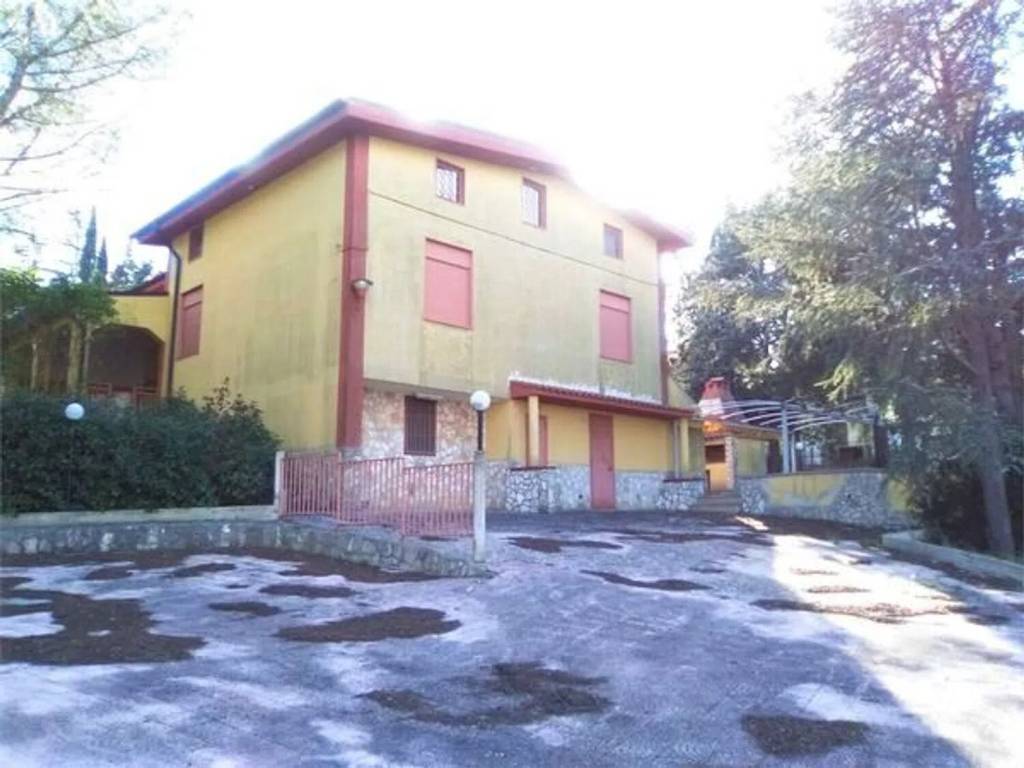 casa indipendente in vendita a Cassano delle Murge