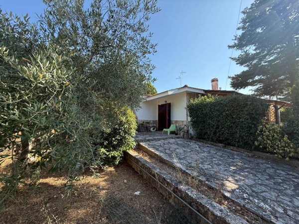 casa indipendente in vendita a Cassano delle Murge