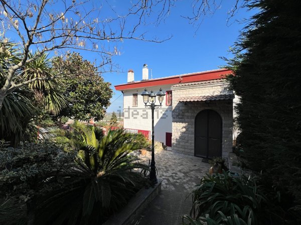 casa indipendente in vendita a Cassano delle Murge