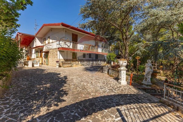 casa indipendente in vendita a Cassano delle Murge