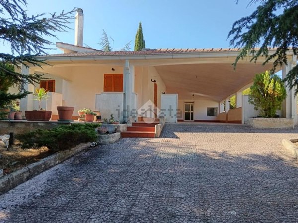 casa indipendente in vendita a Cassano delle Murge