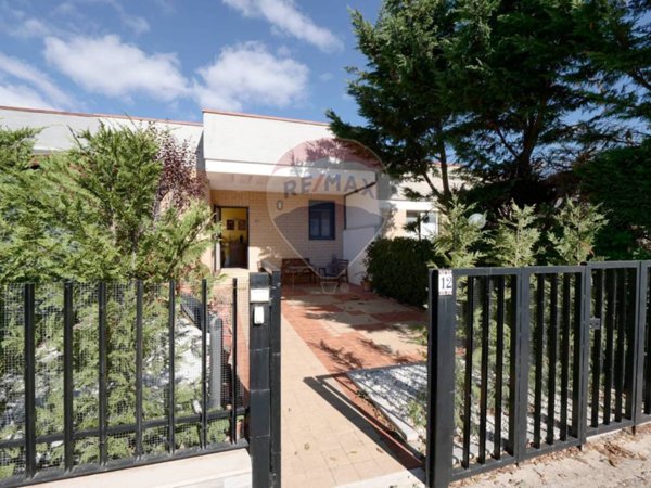 casa indipendente in vendita a Cassano delle Murge