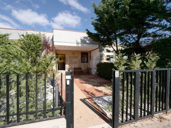 casa indipendente in vendita a Cassano delle Murge
