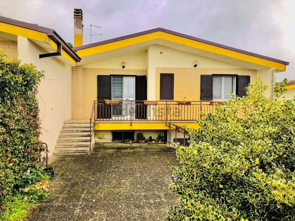 casa indipendente in vendita a Cassano delle Murge