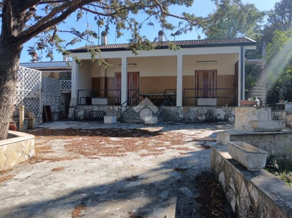 casa indipendente in vendita a Cassano delle Murge