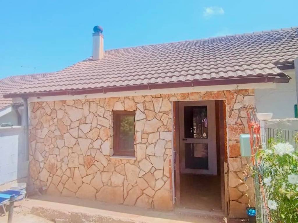 casa indipendente in vendita a Cassano delle Murge