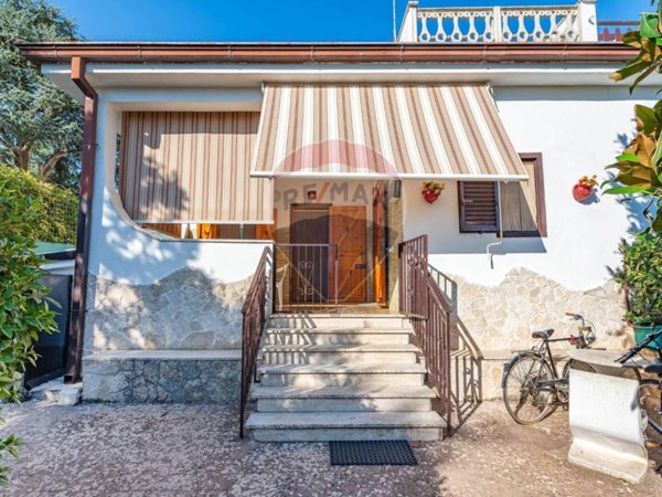 casa indipendente in vendita a Cassano delle Murge