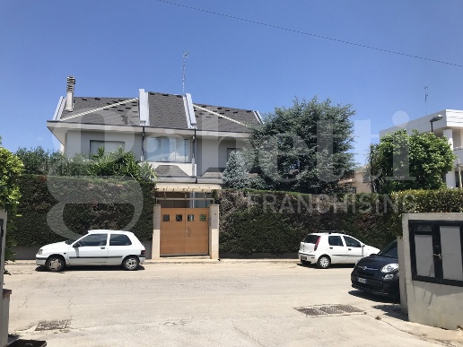 casa indipendente in vendita a Cassano delle Murge