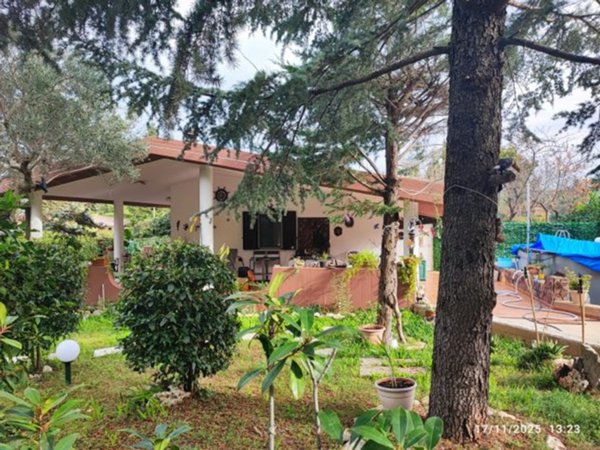 casa indipendente in vendita a Cassano delle Murge